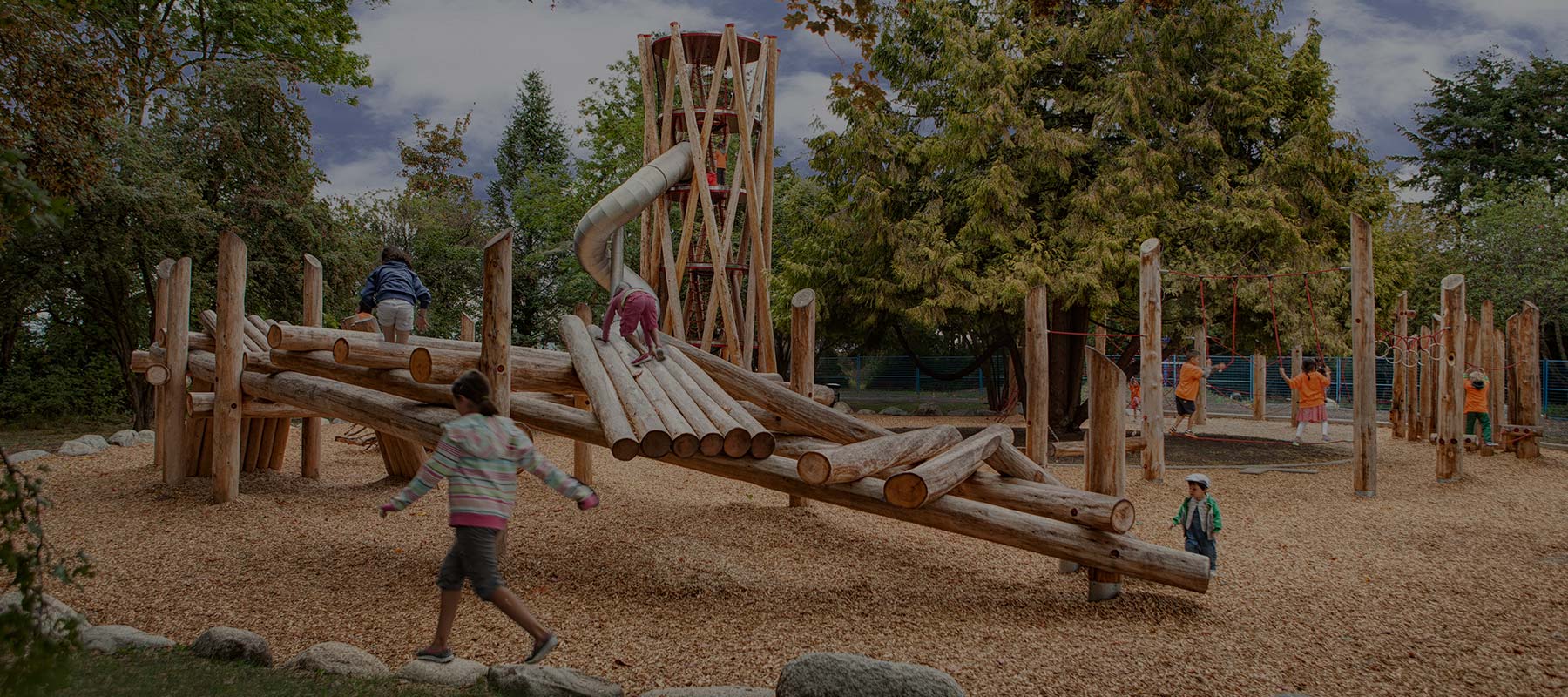 King Communications - Agence - Cour à bois